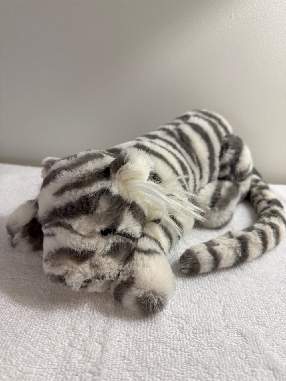 Authentic Jellycat - Little Sacha Snow Tiger